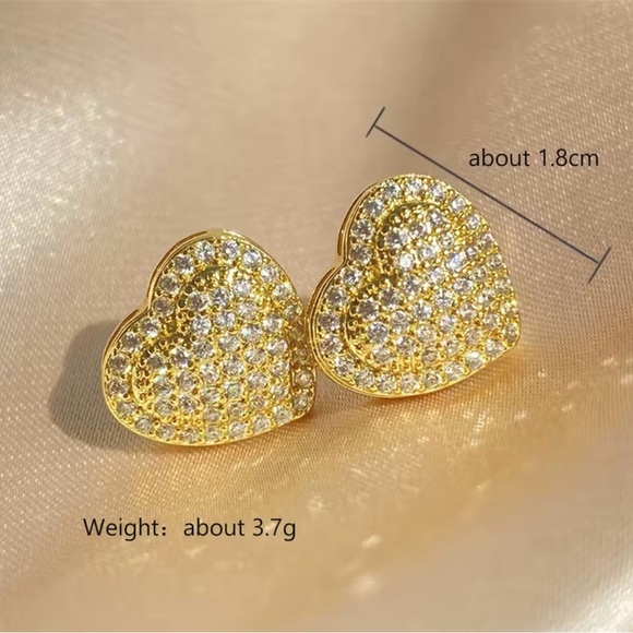 14k Gold plated Diamond Heart Stud Glittering Stud - Picture 4 of 4